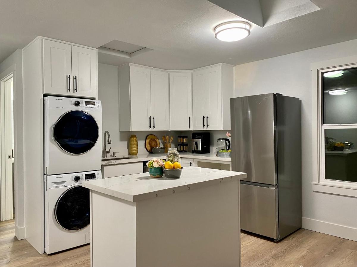 Tacoma 2 Bedrooms 1 Baths Sleep 5 With Compact Kitchen Exterior photo