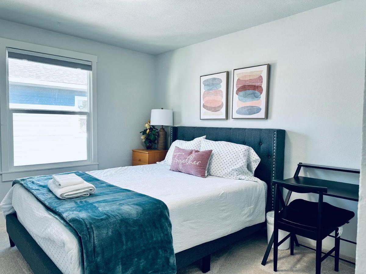 Tacoma 2 Bedrooms 1 Baths Sleep 5 With Compact Kitchen Exterior photo